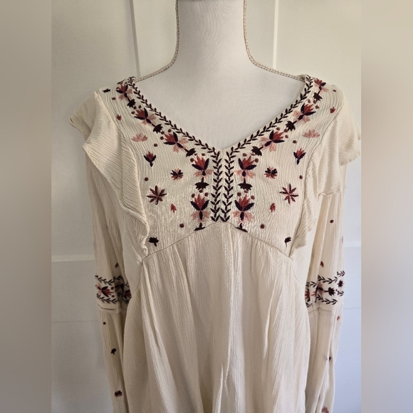 Know Rose Embroidered Cream Women's Top - Picture 5 of 8